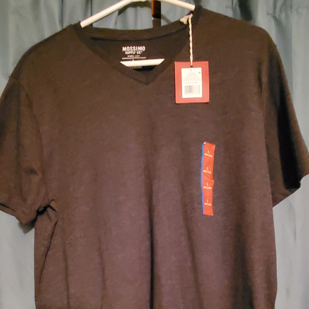 Men's V-neck t-shirt